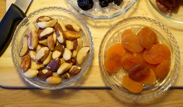 Dried apricot nuts are a storehouse of vitamins for men's sexual health